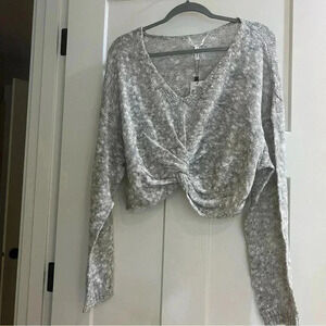NWT BCBGeneration Women's Grey Twist Hem V-Neck Crop Sweater Size multiple A24